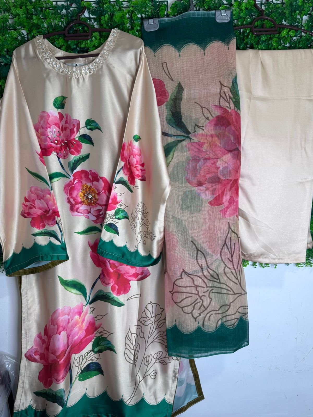 Digital Print 3 Pc Suite with hand work of Pearls and sequence - Image 3